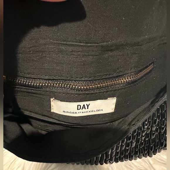 Day Birger et Mikkelsen Beaded Shell Clutch Black and Cream - magnetic closure - Picture 3 of 6